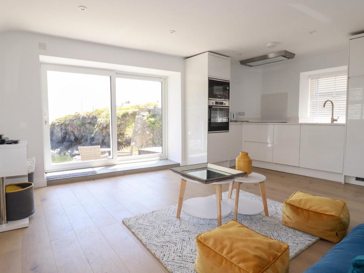 Beach Cottage Хелстън Екстериор снимка