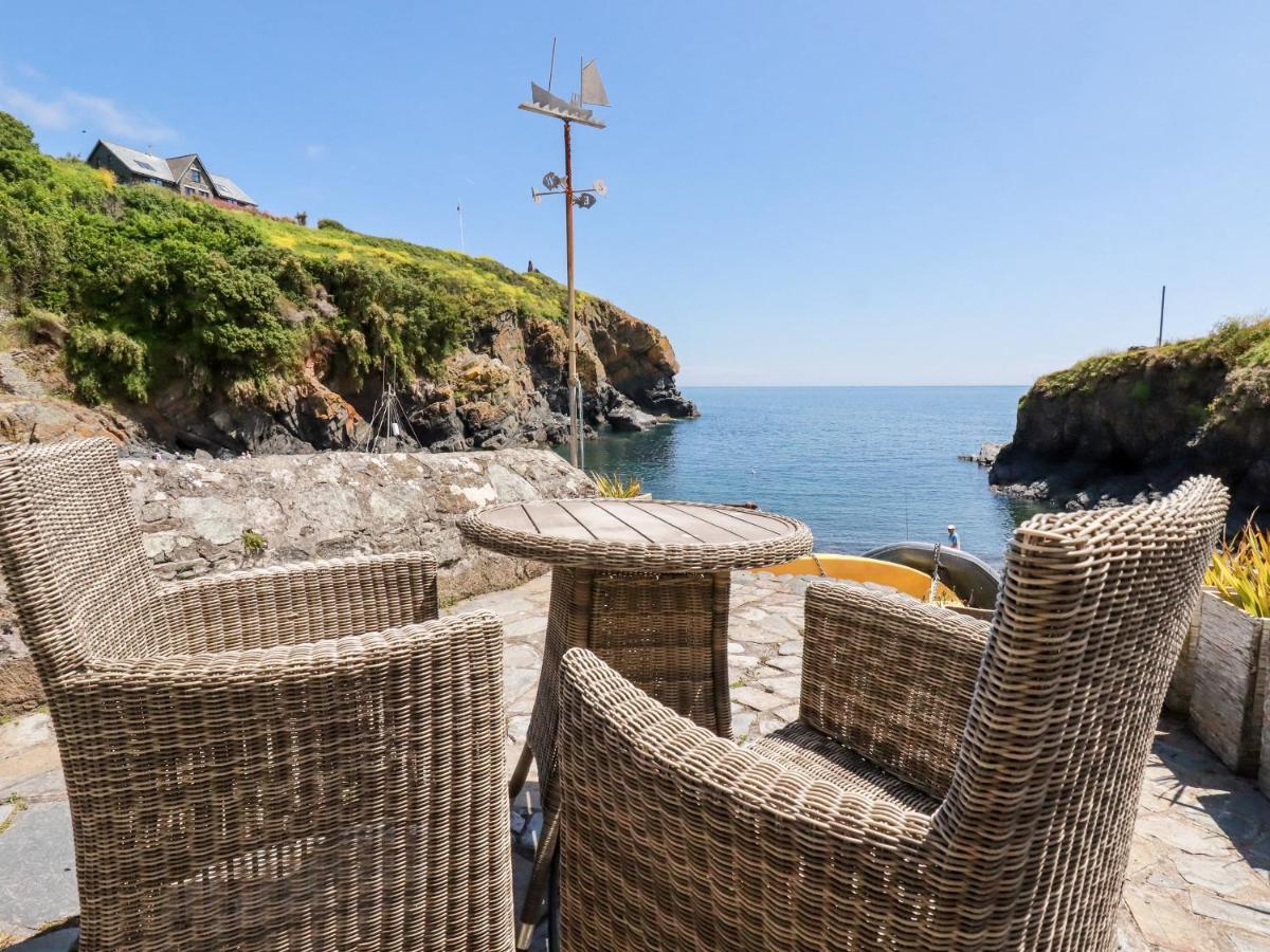 Beach Cottage Хелстън Екстериор снимка